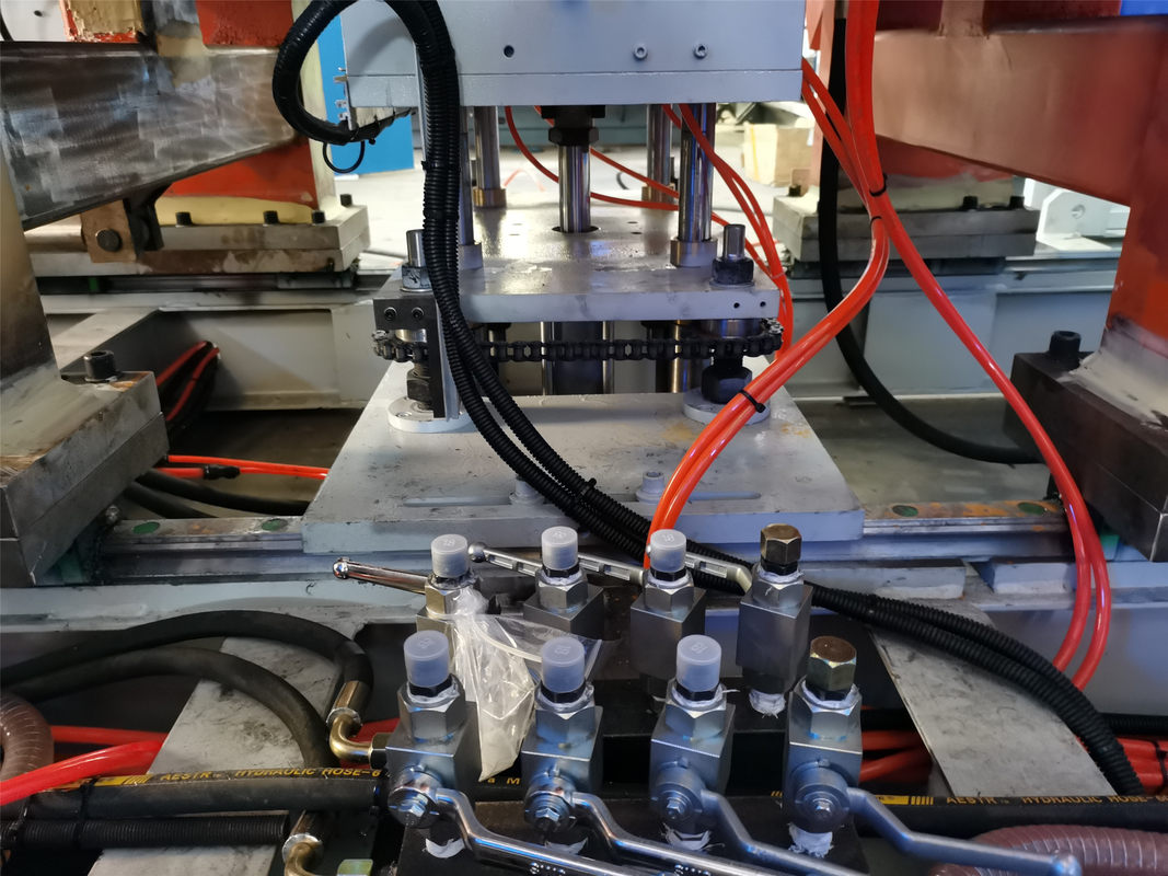 Fully Automatic Accumulator Blow Moulding Machine For Plastic Water Bottle